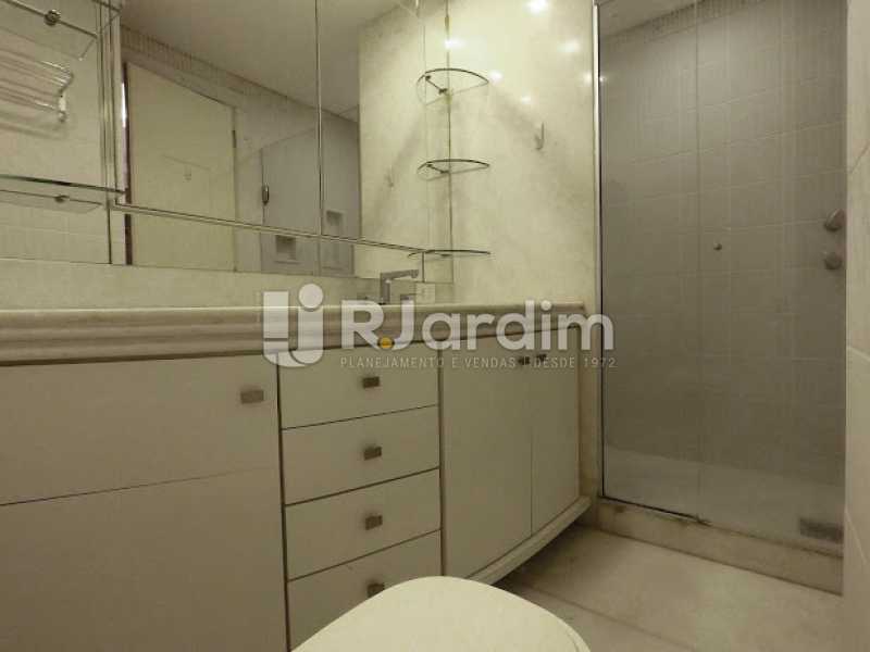 Conheça Banheiro Suíte do imóvel - Aluguel Administração Imóveis Cobertura Leblon 4 Quartos - LACO40171 - 17 Banheiro Suíte - Aluguel Administração Imóveis Cobertura Leblon 4 Quartos - LACO40171 - 17