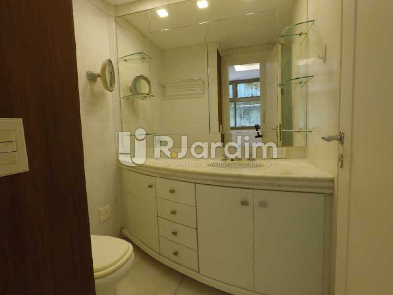 Conheça Banheiro Suíte do imóvel - Aluguel Administração Imóveis Cobertura Leblon 4 Quartos - LACO40171 - 16 Banheiro Suíte - Aluguel Administração Imóveis Cobertura Leblon 4 Quartos - LACO40171 - 16