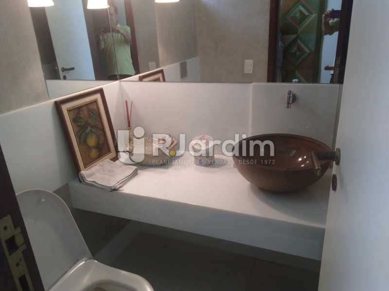 Conheça Lavabo do imóvel - Aluguel Administração Imóveis Apartamento Duplex Lagoa 4 Quartos - LAAP32015 - 8 Lavabo - Aluguel Administração Imóveis Apartamento Duplex Lagoa 4 Quartos - LAAP32015 - 8