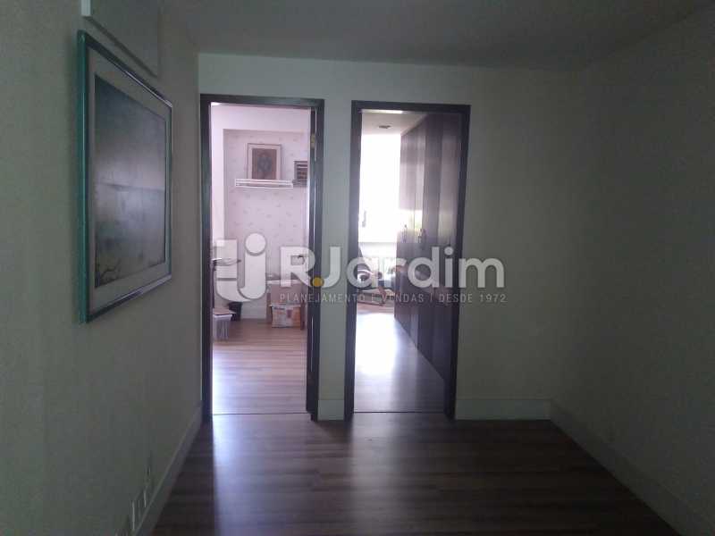 Conheça Hall do imóvel - Aluguel Administração Imóveis Apartamento Duplex Lagoa 4 Quartos - LAAP32015 - 12 Hall - Aluguel Administração Imóveis Apartamento Duplex Lagoa 4 Quartos - LAAP32015 - 12