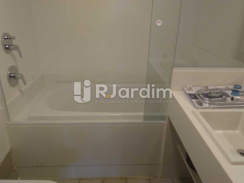 Conheça Banheiro Suíte II do imóvel - Aluguel Administração Imóveis Apartamento Duplex Lagoa 4 Quartos - LAAP32015 - 15 Banheiro Suíte II - Aluguel Administração Imóveis Apartamento Duplex Lagoa 4 Quartos - LAAP32015 - 15