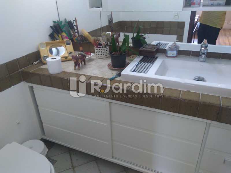 Conheça Banheiro Suíte III do imóvel - Aluguel Administração Imóveis Apartamento Duplex Lagoa 4 Quartos - LAAP32015 - 19 Banheiro Suíte III - Aluguel Administração Imóveis Apartamento Duplex Lagoa 4 Quartos - LAAP32015 - 19
