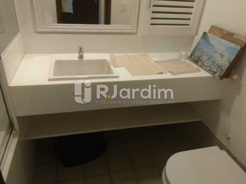 Conheça Banheiro Suíte II do imóvel - Aluguel Administração Imóveis Apartamento Duplex Lagoa 4 Quartos - LAAP32015 - 16 Banheiro Suíte II - Aluguel Administração Imóveis Apartamento Duplex Lagoa 4 Quartos - LAAP32015 - 16