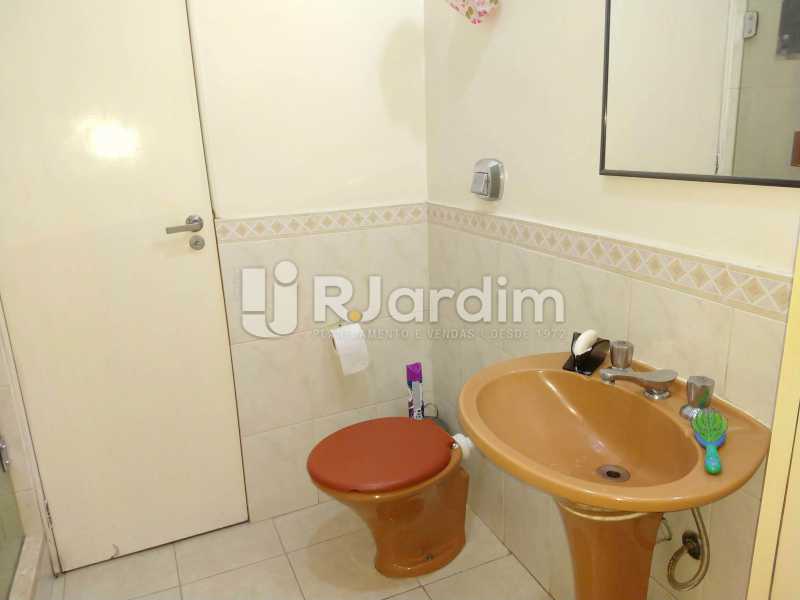 Conheça Banheiro Social do imóvel - Compra Venda Avaliação Imóveis Apartamento Copacabana 3 Quartos - LAAP31977 - 14 Banheiro Social - Compra Venda Avaliação Imóveis Apartamento Copacabana 3 Quartos - LAAP31977 - 14