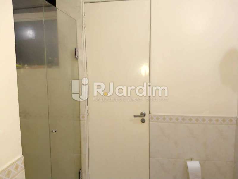 Conheça Banheiro Social do imóvel - Compra Venda Avaliação Imóveis Apartamento Copacabana 3 Quartos - LAAP31977 - 15 Banheiro Social - Compra Venda Avaliação Imóveis Apartamento Copacabana 3 Quartos - LAAP31977 - 15
