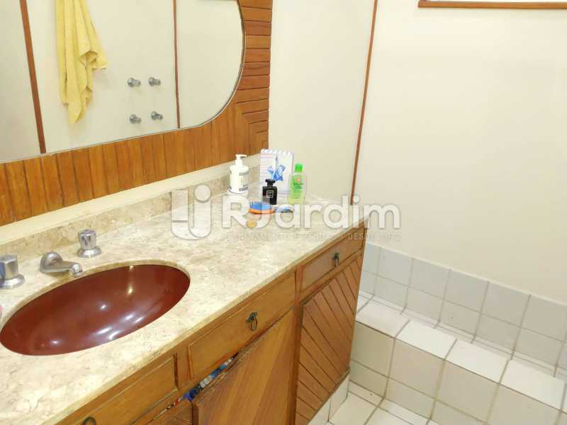 Conheça Banheiro Suíte do imóvel - Compra Venda Avaliação Imóveis Apartamento Copacabana 3 Quartos - LAAP31977 - 19 Banheiro Suíte - Compra Venda Avaliação Imóveis Apartamento Copacabana 3 Quartos - LAAP31977 - 19