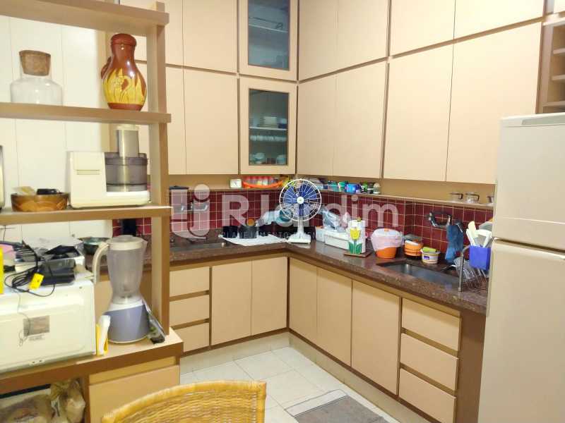 Conheça Cozinha do imóvel - Compra Venda Avaliação Imóveis Apartamento Copacabana 3 Quartos - LAAP31977 - 21 Cozinha - Compra Venda Avaliação Imóveis Apartamento Copacabana 3 Quartos - LAAP31977 - 21