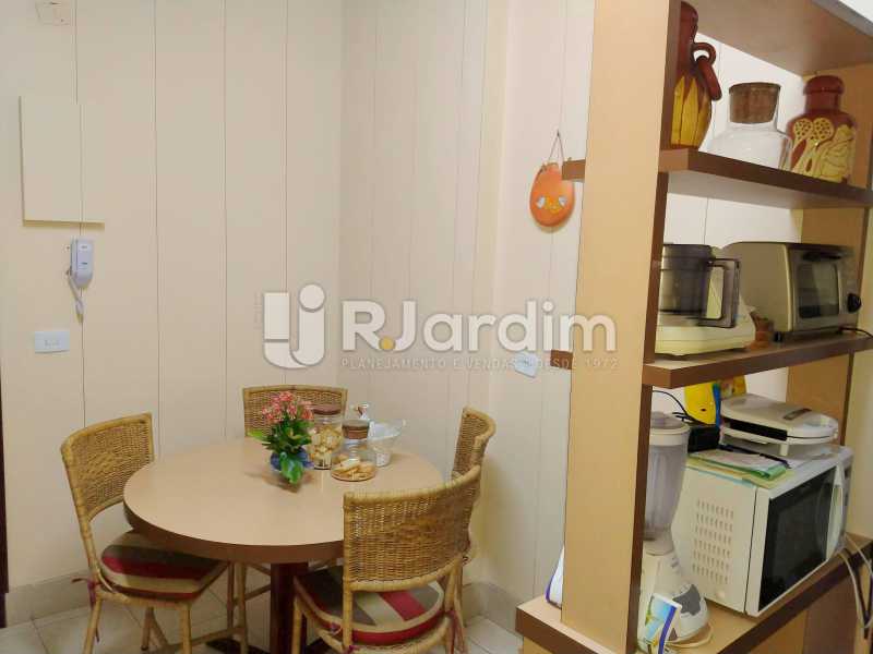 Conheça Copa Cozinha do imóvel - Compra Venda Avaliação Imóveis Apartamento Copacabana 3 Quartos - LAAP31977 - 23 Copa Cozinha - Compra Venda Avaliação Imóveis Apartamento Copacabana 3 Quartos - LAAP31977 - 23