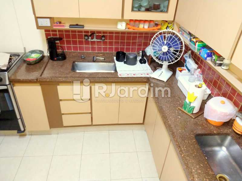 Conheça Cozinha do imóvel - Compra Venda Avaliação Imóveis Apartamento Copacabana 3 Quartos - LAAP31977 - 24 Cozinha - Compra Venda Avaliação Imóveis Apartamento Copacabana 3 Quartos - LAAP31977 - 24
