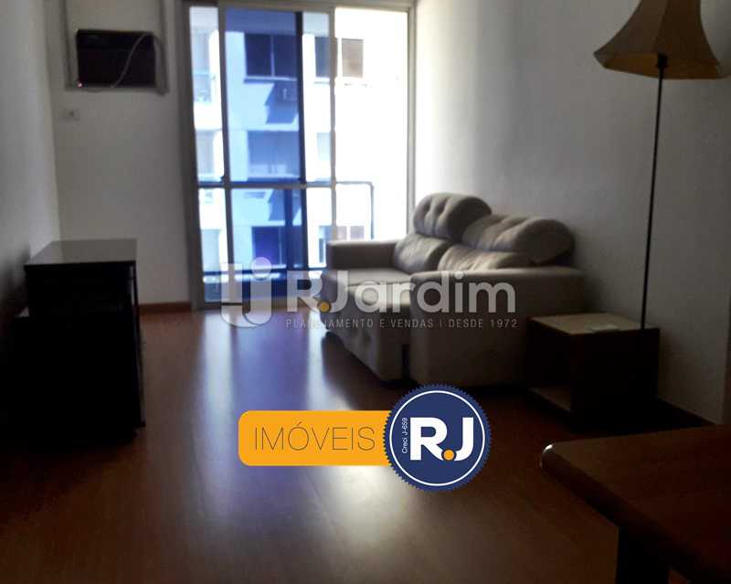 Conheça Sala do imóvel - Aluguel Administração Imóveis Flat Residencial Humaitá 2 Quartos - LAFL20085 - 3 Sala - Aluguel Administração Imóveis Flat Residencial Humaitá 2 Quartos - LAFL20085 - 3