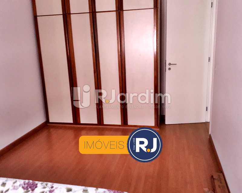 Conheça Armários nos quartos do imóvel - Aluguel Administração Imóveis Flat Residencial Humaitá 2 Quartos - LAFL20085 - 17 Armários nos quartos - Aluguel Administração Imóveis Flat Residencial Humaitá 2 Quartos - LAFL20085 - 17