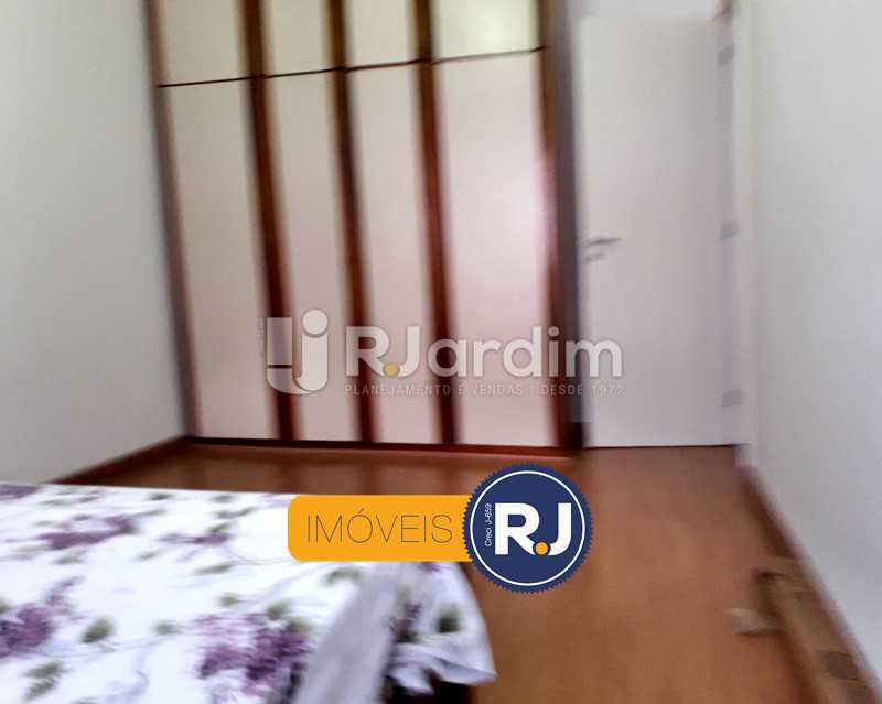 Conheça Quarto c/armários do imóvel - Aluguel Administração Imóveis Flat Residencial Humaitá 2 Quartos - LAFL20085 - 21 Quarto c/armários - Aluguel Administração Imóveis Flat Residencial Humaitá 2 Quartos - LAFL20085 - 21