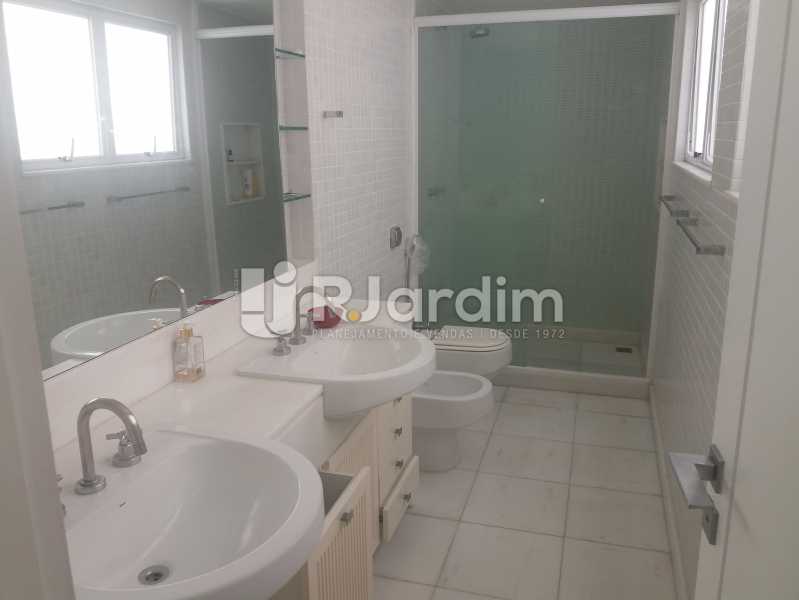 Conheça WC suíte do imóvel - Apartamento À Venda - Leblon - Rio de Janeiro - RJ - LAAP31984 - 15 WC suíte - Apartamento À Venda - Leblon - Rio de Janeiro - RJ - LAAP31984 - 15