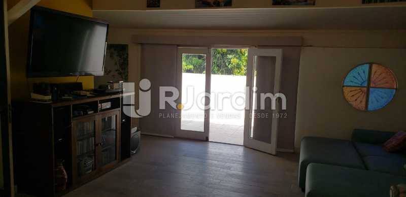 Conheça sala de Tv / terraço do imóvel - Compra Venda Casa Residencial Freguesia (Jacarepaguá) 4 Quartos - LACN40017 - 12 sala de Tv / terraço - Compra Venda Casa Residencial Freguesia (Jacarepaguá) 4 Quartos - LACN40017 - 12