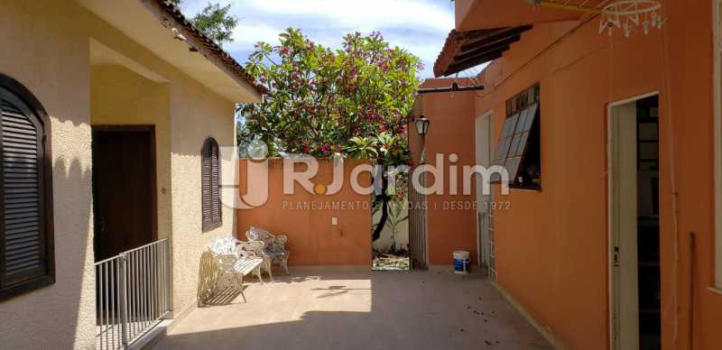 Conheça dependências do imóvel - Compra Venda Casa Residencial Freguesia (Jacarepaguá) 4 Quartos - LACN40017 - 23 dependências - Compra Venda Casa Residencial Freguesia (Jacarepaguá) 4 Quartos - LACN40017 - 23