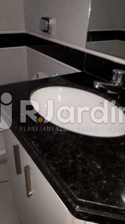 Conheça Banheiro do imóvel - Sala Comercial Centro Aluguel Administração Imóveis - LASL00193 - 9 Banheiro - Sala Comercial Centro Aluguel Administração Imóveis - LASL00193 - 9