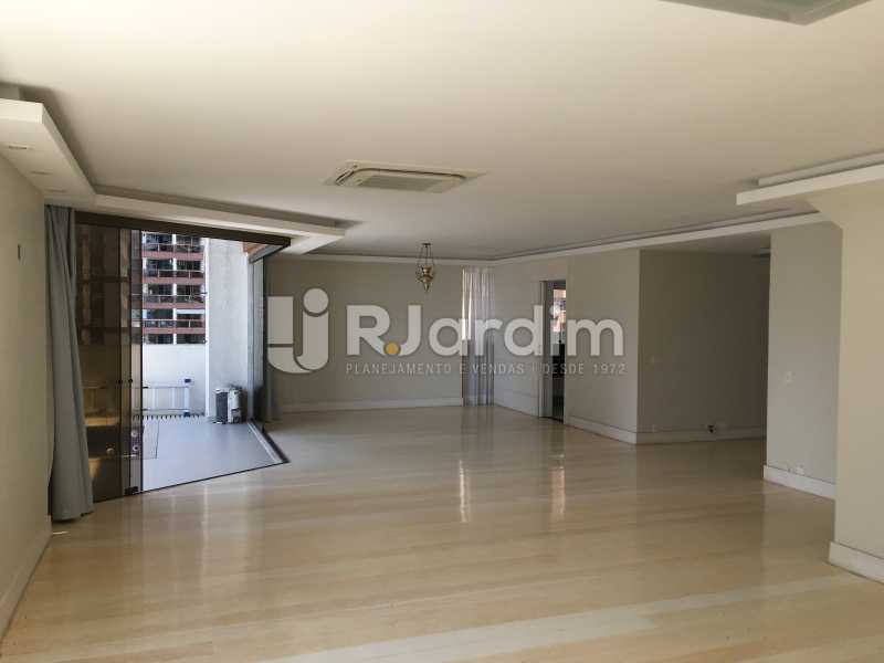 Conheça Salão do imóvel - Compra Venda Avaliação Imóveis Apartamento Barra da Tijuca 4 Quartos - LAAP40748 - 4 Salão - Compra Venda Avaliação Imóveis Apartamento Barra da Tijuca 4 Quartos - LAAP40748 - 4
