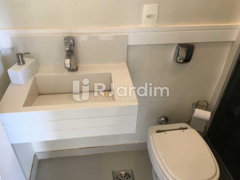 Conheça Banheiro Social do imóvel - Compra Venda Avaliação Imóveis Apartamento Barra da Tijuca 4 Quartos - LAAP40748 - 13 Banheiro Social - Compra Venda Avaliação Imóveis Apartamento Barra da Tijuca 4 Quartos - LAAP40748 - 13