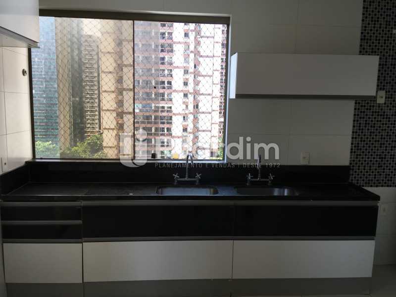 Conheça Cozinha do imóvel - Compra Venda Avaliação Imóveis Apartamento Barra da Tijuca 4 Quartos - LAAP40748 - 18 Cozinha - Compra Venda Avaliação Imóveis Apartamento Barra da Tijuca 4 Quartos - LAAP40748 - 18