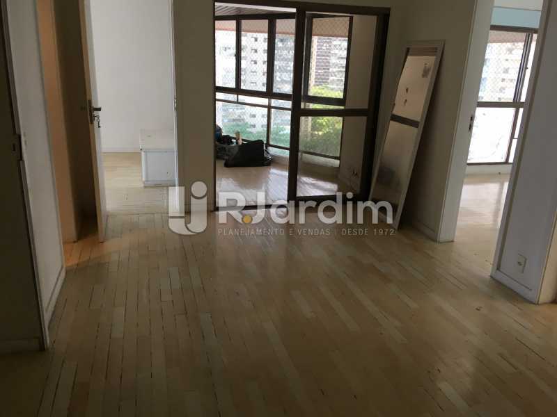 Conheça Sala íntima do imóvel - Compra Venda Avaliação Imóveis Apartamento Barra da Tijuca 4 Quartos - LAAP40748 - 30 Sala íntima - Compra Venda Avaliação Imóveis Apartamento Barra da Tijuca 4 Quartos - LAAP40748 - 30