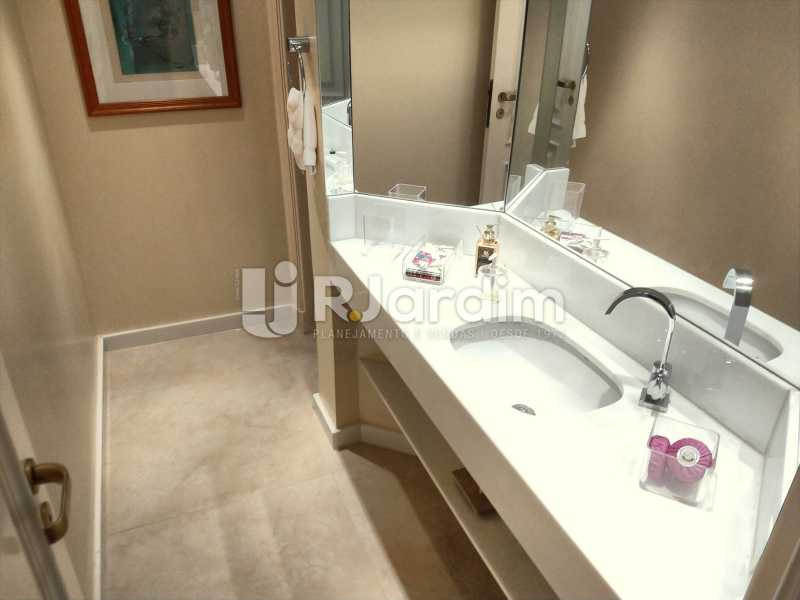Conheça Lavabo do imóvel - Apartamento À Venda - Copacabana - Rio de Janeiro - RJ - LAAP50046 - 12 Lavabo - Apartamento À Venda - Copacabana - Rio de Janeiro - RJ - LAAP50046 - 12