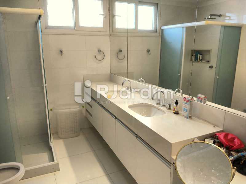 Conheça Banheiro Suíte do imóvel - Apartamento À Venda - Copacabana - Rio de Janeiro - RJ - LAAP50046 - 18 Banheiro Suíte - Apartamento À Venda - Copacabana - Rio de Janeiro - RJ - LAAP50046 - 18