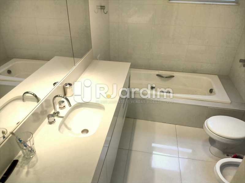 Conheça Banheiro Suíte do imóvel - Apartamento À Venda - Copacabana - Rio de Janeiro - RJ - LAAP50046 - 24 Banheiro Suíte - Apartamento À Venda - Copacabana - Rio de Janeiro - RJ - LAAP50046 - 24