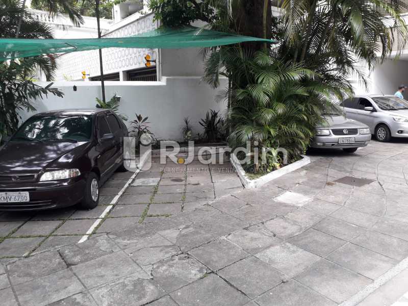 Conheça 2° Vaga Externa do imóvel - Compra Venda Imóveis Apartamento Botafogo 3 Quartos - LAAP32009 - 26 2° Vaga Externa - Compra Venda Imóveis Apartamento Botafogo 3 Quartos - LAAP32009 - 26