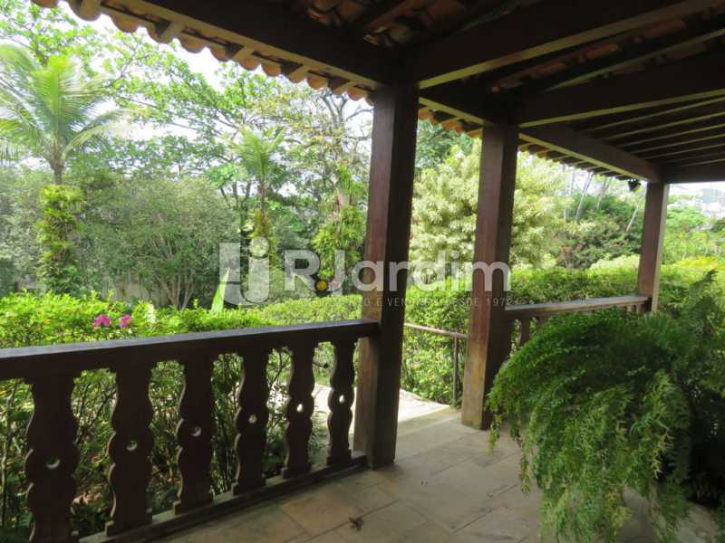 Conheça Varanda do imóvel - Casa à venda Rua Ministro Aliomar Baleeiro,Recreio dos Bandeirantes, Zona Oeste - Barra e Adjacentes,Rio de Janeiro - R$ 2.500.000 - LACA30024 - 5 Varanda - Casa à venda Rua Ministro Aliomar Baleeiro,Recreio dos Bandeirantes, Zona Oeste - Barra e Adjacentes,Rio de Janeiro - R$ 2.500.000 - LACA30024 - 5