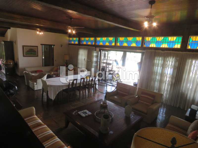 Conheça Salão do imóvel - Casa à venda Rua Ministro Aliomar Baleeiro,Recreio dos Bandeirantes, Zona Oeste - Barra e Adjacentes,Rio de Janeiro - R$ 2.500.000 - LACA30024 - 12 Salão - Casa à venda Rua Ministro Aliomar Baleeiro,Recreio dos Bandeirantes, Zona Oeste - Barra e Adjacentes,Rio de Janeiro - R$ 2.500.000 - LACA30024 - 12