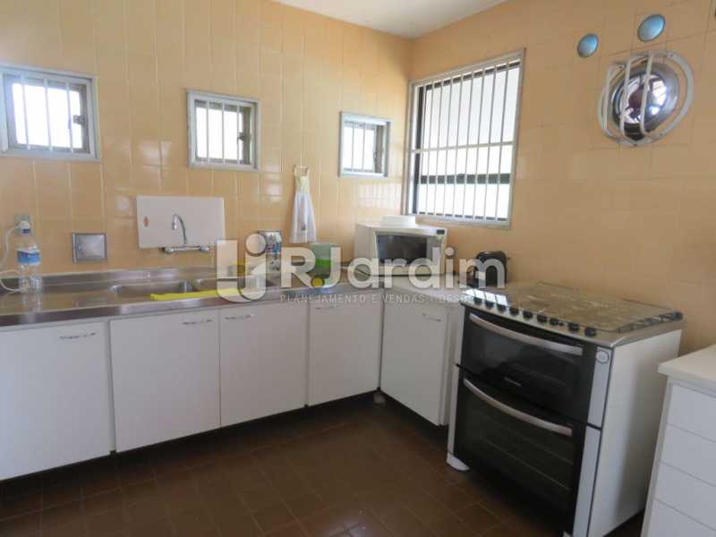 Conheça Cozinha do imóvel - Casa à venda Rua Ministro Aliomar Baleeiro,Recreio dos Bandeirantes, Zona Oeste - Barra e Adjacentes,Rio de Janeiro - R$ 2.500.000 - LACA30024 - 25 Cozinha - Casa à venda Rua Ministro Aliomar Baleeiro,Recreio dos Bandeirantes, Zona Oeste - Barra e Adjacentes,Rio de Janeiro - R$ 2.500.000 - LACA30024 - 25