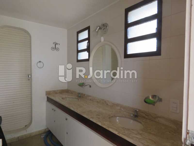 Conheça Banheiro social do imóvel - Casa à venda Rua Ministro Aliomar Baleeiro,Recreio dos Bandeirantes, Zona Oeste - Barra e Adjacentes,Rio de Janeiro - R$ 2.500.000 - LACA30024 - 27 Banheiro social - Casa à venda Rua Ministro Aliomar Baleeiro,Recreio dos Bandeirantes, Zona Oeste - Barra e Adjacentes,Rio de Janeiro - R$ 2.500.000 - LACA30024 - 27