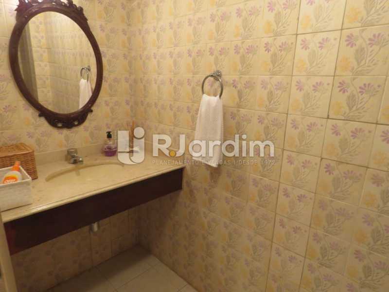 Conheça Lavabo do imóvel - Casa à venda Rua Ministro Aliomar Baleeiro,Recreio dos Bandeirantes, Zona Oeste - Barra e Adjacentes,Rio de Janeiro - R$ 2.500.000 - LACA30024 - 28 Lavabo - Casa à venda Rua Ministro Aliomar Baleeiro,Recreio dos Bandeirantes, Zona Oeste - Barra e Adjacentes,Rio de Janeiro - R$ 2.500.000 - LACA30024 - 28