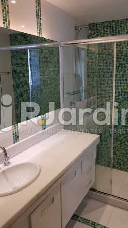 Conheça BANHEIRO SUÍTE 2 do imóvel - Apartamento Rua Carvalho Azevedo,Lagoa, Zona Sul,Rio de Janeiro, RJ À Venda, 3 Quartos, 204m² - LAAP32031 - 10 BANHEIRO SUÍTE 2 - Apartamento Rua Carvalho Azevedo,Lagoa, Zona Sul,Rio de Janeiro, RJ À Venda, 3 Quartos, 204m² - LAAP32031 - 10