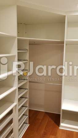 Conheça CLOSET SUÍTE MASTER do imóvel - Apartamento para alugar Rua Carvalho Azevedo,Lagoa, Zona Sul,Rio de Janeiro - R$ 8.000 - LAAP32034 - 12 CLOSET SUÍTE MASTER - Apartamento para alugar Rua Carvalho Azevedo,Lagoa, Zona Sul,Rio de Janeiro - R$ 8.000 - LAAP32034 - 12