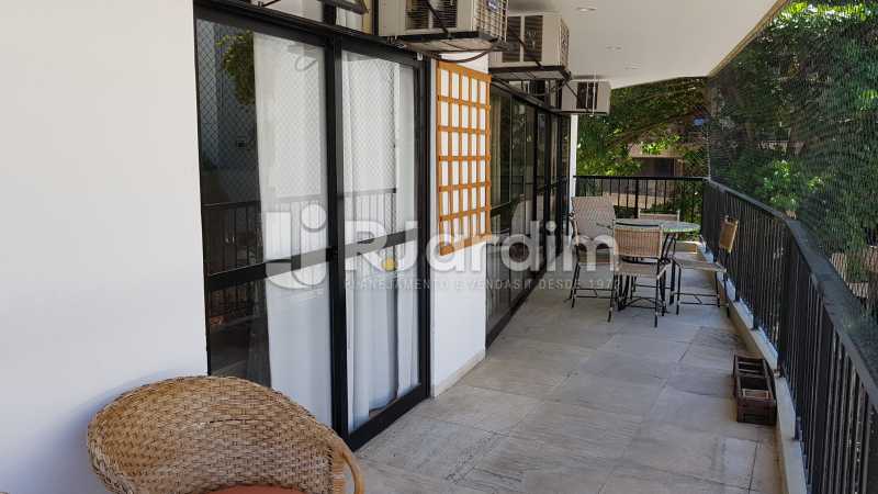 Conheça VARANDA SALAS E SUÍTE MASTER do imóvel - Apartamento para alugar Rua Carvalho Azevedo,Lagoa, Zona Sul,Rio de Janeiro - R$ 8.000 - LAAP32034 - 14 VARANDA SALAS E SUÍTE MASTER - Apartamento para alugar Rua Carvalho Azevedo,Lagoa, Zona Sul,Rio de Janeiro - R$ 8.000 - LAAP32034 - 14