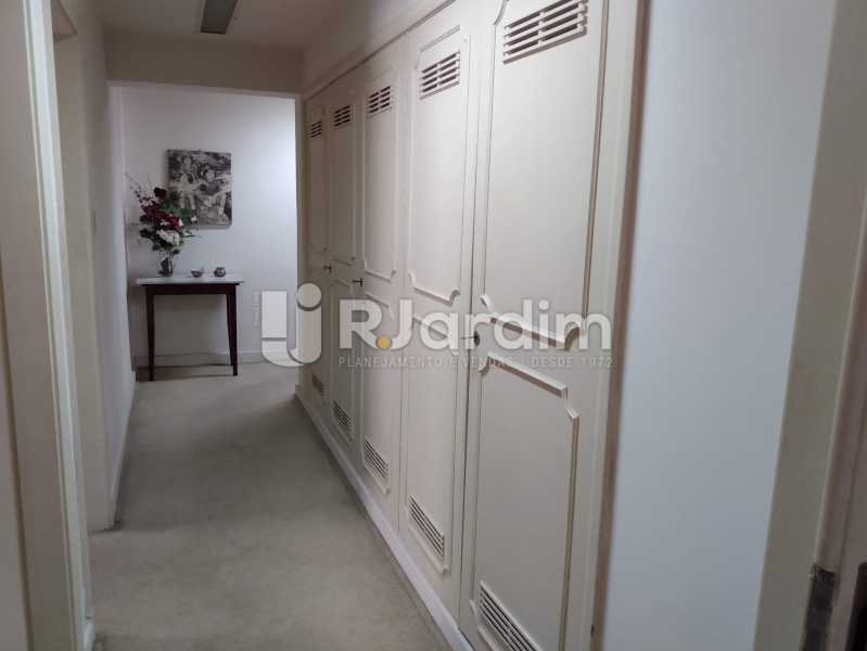 Conheça Corredor / Rouparia do imóvel - Apartamento à venda Rua Constante Ramos,Copacabana, Zona Sul,Rio de Janeiro - R$ 2.200.000 - LAAP40758 - 8 Corredor / Rouparia - Apartamento à venda Rua Constante Ramos,Copacabana, Zona Sul,Rio de Janeiro - R$ 2.200.000 - LAAP40758 - 8