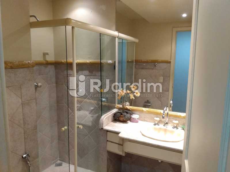 Conheça Banheiro social 2 do imóvel - Apartamento à venda Rua Constante Ramos,Copacabana, Zona Sul,Rio de Janeiro - R$ 2.200.000 - LAAP40758 - 23 Banheiro social 2 - Apartamento à venda Rua Constante Ramos,Copacabana, Zona Sul,Rio de Janeiro - R$ 2.200.000 - LAAP40758 - 23