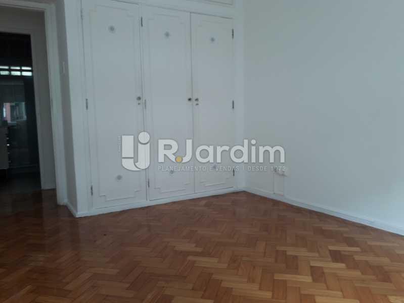 Conheça 2° Quarto C/Armários do imóvel - Apartamento Copacabana, Zona Sul,Rio de Janeiro, RJ Para Alugar, 3 Quartos, 160m² - LAAP32039 - 9 2° Quarto C/Armários - Apartamento Copacabana, Zona Sul,Rio de Janeiro, RJ Para Alugar, 3 Quartos, 160m² - LAAP32039 - 9