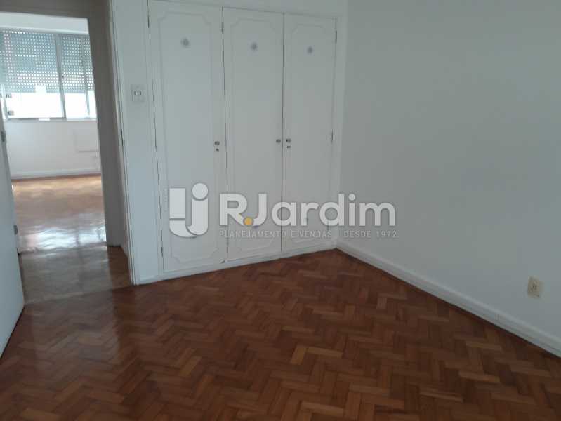 Conheça 1° Quarto C/ Armários do imóvel - Apartamento Copacabana, Zona Sul,Rio de Janeiro, RJ Para Alugar, 3 Quartos, 160m² - LAAP32039 - 8 1° Quarto C/ Armários - Apartamento Copacabana, Zona Sul,Rio de Janeiro, RJ Para Alugar, 3 Quartos, 160m² - LAAP32039 - 8