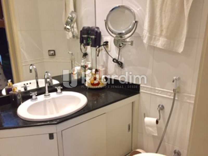 Conheça Banheiro do imóvel - Apartamento À Venda - Copacabana - Rio de Janeiro - RJ - LAAP32055 - 21 Banheiro - Apartamento À Venda - Copacabana - Rio de Janeiro - RJ - LAAP32055 - 21