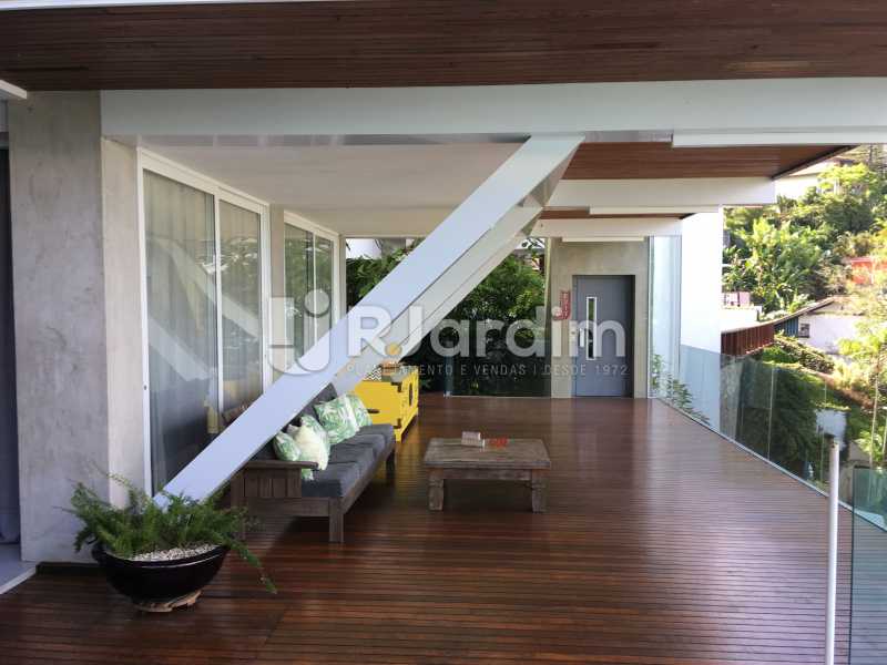 Conheça Terraço 2o. piso do imóvel - Casa em Condominio À Venda - Joá - Rio de Janeiro - RJ - LACN40018 - 13 Terraço 2o. piso - Casa em Condominio À Venda - Joá - Rio de Janeiro - RJ - LACN40018 - 13