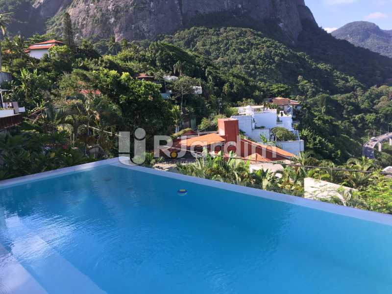 Conheça Piscina vista do vale do imóvel - Casa em Condominio À Venda - Joá - Rio de Janeiro - RJ - LACN40018 - 1 Piscina vista do vale - Casa em Condominio À Venda - Joá - Rio de Janeiro - RJ - LACN40018 - 1