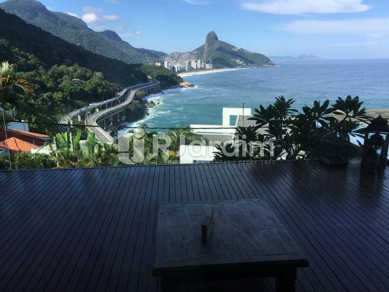 Conheça Vista terraço do imóvel - Casa em Condominio À Venda - Joá - Rio de Janeiro - RJ - LACN40018 - 10 Vista terraço - Casa em Condominio À Venda - Joá - Rio de Janeiro - RJ - LACN40018 - 10