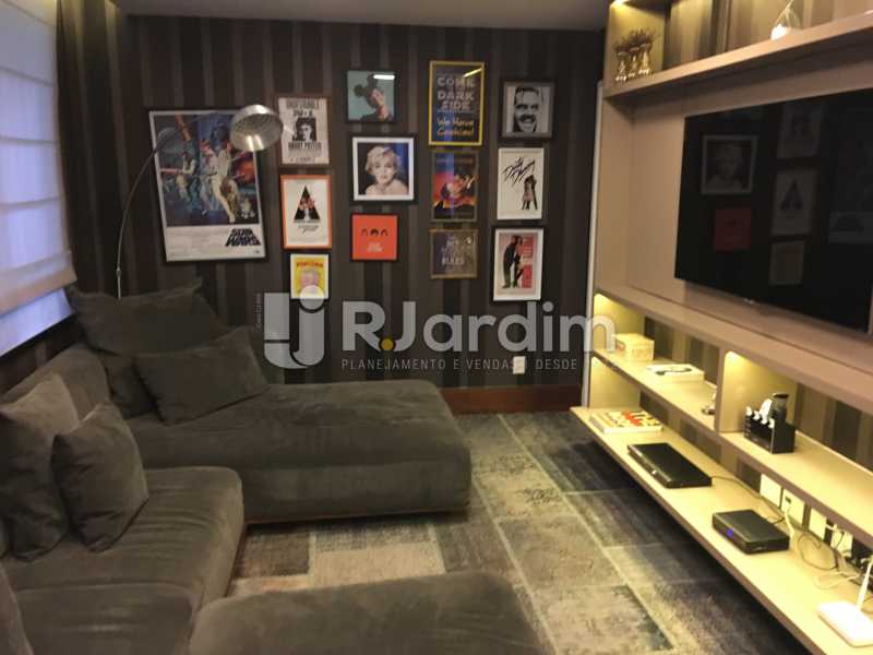 Conheça Sala de cinema do imóvel - Casa em Condominio À Venda - Joá - Rio de Janeiro - RJ - LACN40018 - 23 Sala de cinema - Casa em Condominio À Venda - Joá - Rio de Janeiro - RJ - LACN40018 - 23