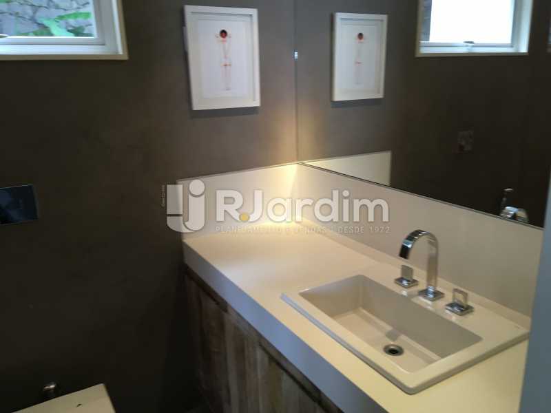 Conheça Banheiro Suíte do imóvel - Casa em Condominio À Venda - Joá - Rio de Janeiro - RJ - LACN40018 - 26 Banheiro Suíte - Casa em Condominio À Venda - Joá - Rio de Janeiro - RJ - LACN40018 - 26
