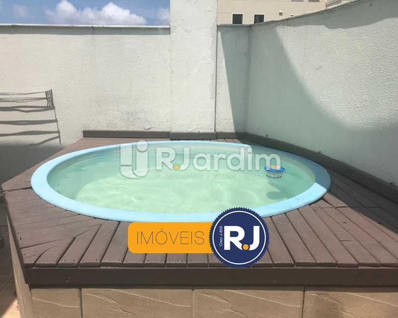 Conheça DECK COM PISCINA do imóvel - Cobertura À Venda - Laranjeiras - Rio de Janeiro - RJ - LACO10022 - 1 DECK COM PISCINA - Cobertura À Venda - Laranjeiras - Rio de Janeiro - RJ - LACO10022 - 1