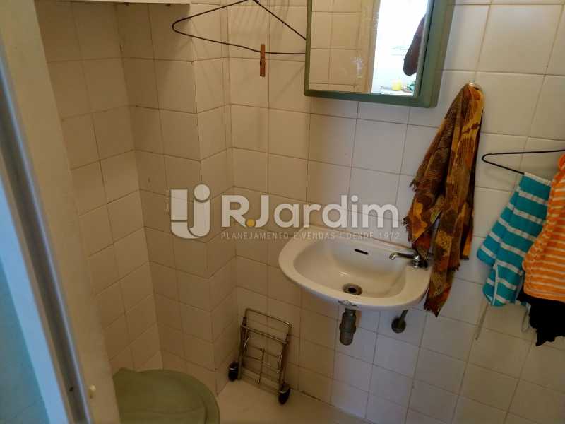 Conheça Banheiro de serviço do imóvel - Apartamento Leblon 3 Quartos Compra Venda Avaliação Imóveis - LAAP32098 - 19 Banheiro de serviço - Apartamento Leblon 3 Quartos Compra Venda Avaliação Imóveis - LAAP32098 - 19