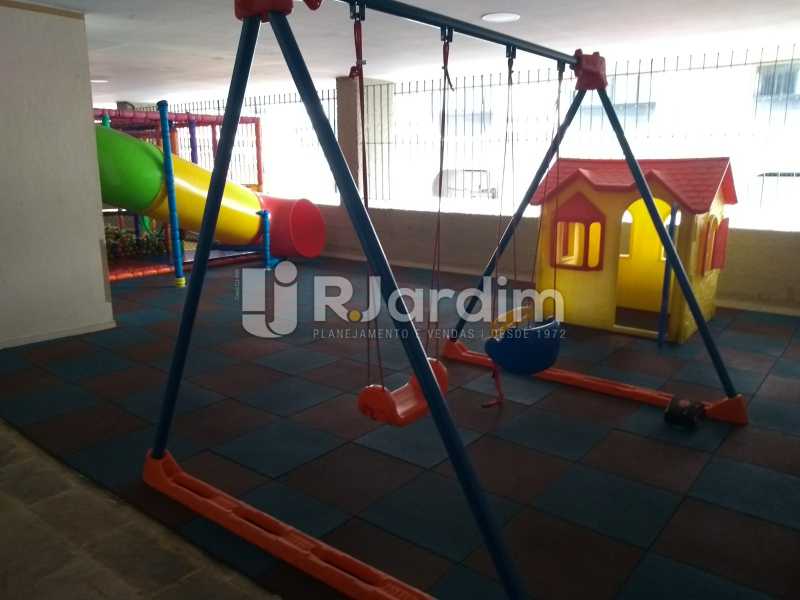 Conheça play do imóvel - Apartamento Avenida Lineu de Paula Machado,Jardim Botânico, Zona Sul,Rio de Janeiro, RJ À Venda, 2 Quartos, 86m² - LAAP21469 - 21 play - Apartamento Avenida Lineu de Paula Machado,Jardim Botânico, Zona Sul,Rio de Janeiro, RJ À Venda, 2 Quartos, 86m² - LAAP21469 - 21
