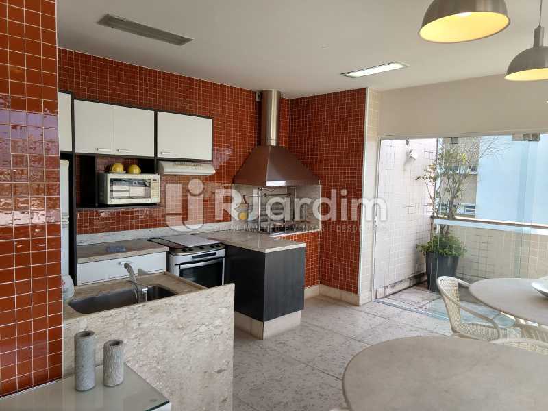 Conheça Cozinha coberta do imóvel - Cobertura Leblon, Zona Sul,Rio de Janeiro, RJ À Venda, 3 Quartos, 166m² - LACO30276 - 21 Cozinha coberta - Cobertura Leblon, Zona Sul,Rio de Janeiro, RJ À Venda, 3 Quartos, 166m² - LACO30276 - 21